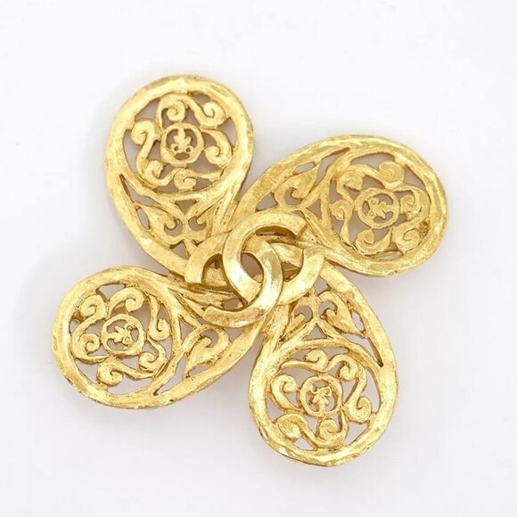 CHANEL CC Logo Filigree Cross Brooch Gold Tone Pin 95A Auth u1139 w/Box - Picture 1 of 15